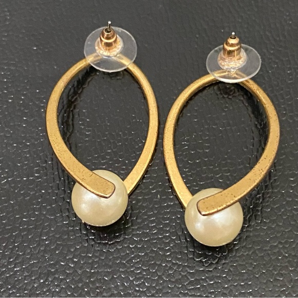Vintage AVON Pearlesque Faux Pearl Hoop Pierced Earrings - Picture 8 of 10